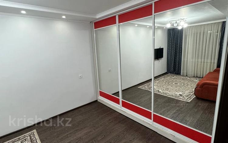 1-комнатная квартира · 55 м² · 2/5 этаж, Утепова 25 за 9 500 ₸ в Усть-Каменогорске — фото 3