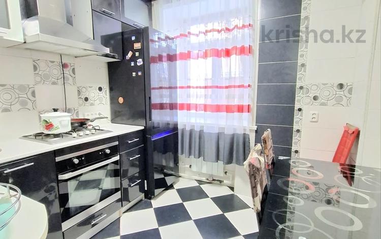3-комнатная квартира · 82 м² · 1/3 этаж, Майкудук Магнитогорская 44 за 20.9 млн ₸ в Караганде, Алихана Бокейханова р-н — фото 2