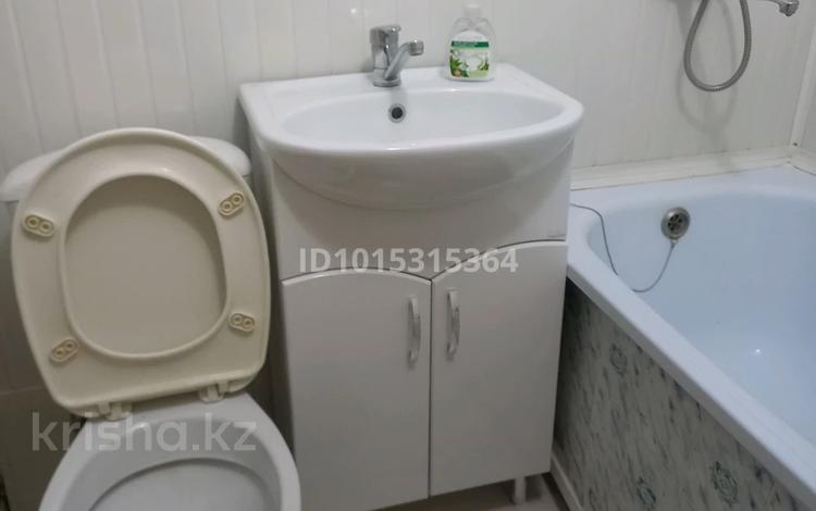 1-комнатная квартира · 30 м² · 1/5 этаж, мкр 5, Абая — Пересечении Есет батыра с проспект Абая за 100 000 ₸ в Актобе — фото 2