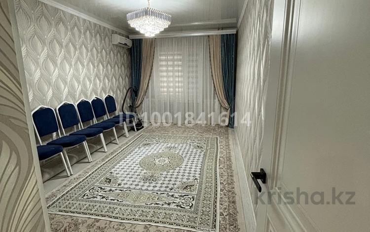 2-комнатная квартира · 57 м² · 1/5 этаж, 22-й мкр 17 за 14.5 млн ₸ в Актау — фото 2