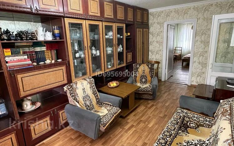 3-комнатная квартира, 64 м², 3/5 этаж, 1 микрорайон 10