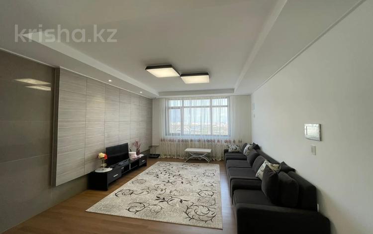 3-комнатная квартира, 140 м² помесячно, Нажимеденова 4 за 350 000 〒 в Астане, Алматы р-н — фото 2
