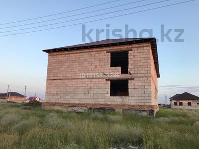 Отдельный дом · 8 комнат · 750 м² · 10 сот., 27 10 за 32 млн ₸ в Нурлы