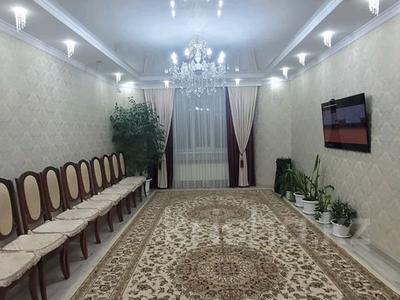 3-бөлмелі пәтер · 130 м² · 1/5 қабат, Алтын орда ш/а., Тауелсиздик 9, бағасы: 46 млн ₸ в Актобе, мкр. Алтын орда