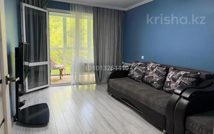 3-комнатная квартира · 50.8 м² · 3/5 этаж, мкр Новый Город, Аманжолова 8 за 28.5 млн ₸ в Караганде, Казыбек би р-н — фото 2