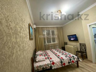 1-комнатная квартира, 45 м² посуточно, Кабанбай Батыра 58Б за 12 000 〒 в Астане