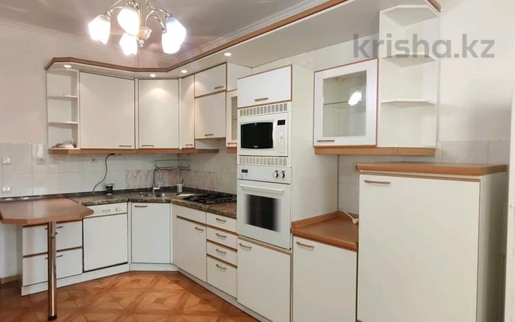 3-комнатная квартира, 150 м², 7/9 этаж помесячно, Зенкова 33