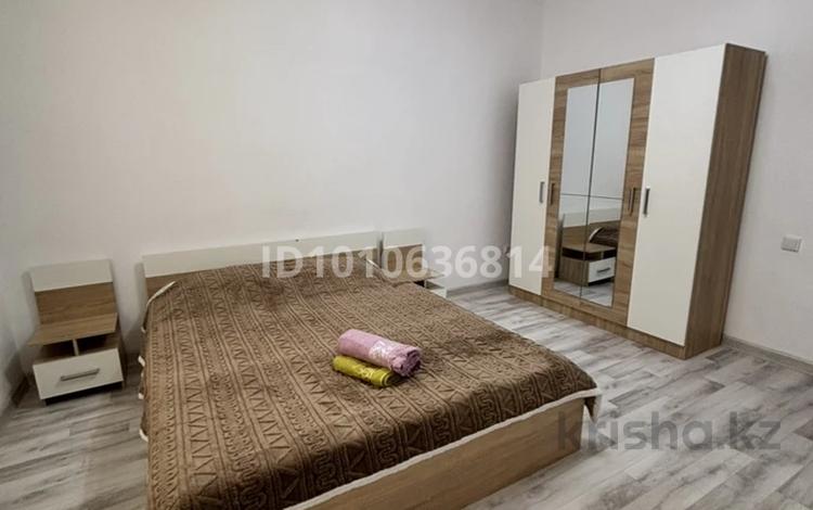 2-бөлмелі пәтер · 65 м² · 3/9 қабат, мкр. Алтын орда, Мкр. Батыс-2 1Г — Возле Анвара по улице Мустафа Шокая, бағасы: 20 000 ₸ в Актобе — фото 2