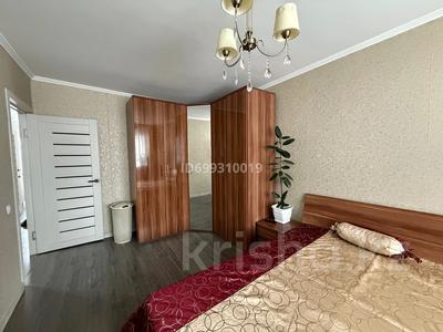 3-комнатная квартира · 63 м² · 3/5 этаж, Майкудук, 17й микрорайон 55 за 19 млн 〒 в Караганде, Алихана Бокейханова р-н