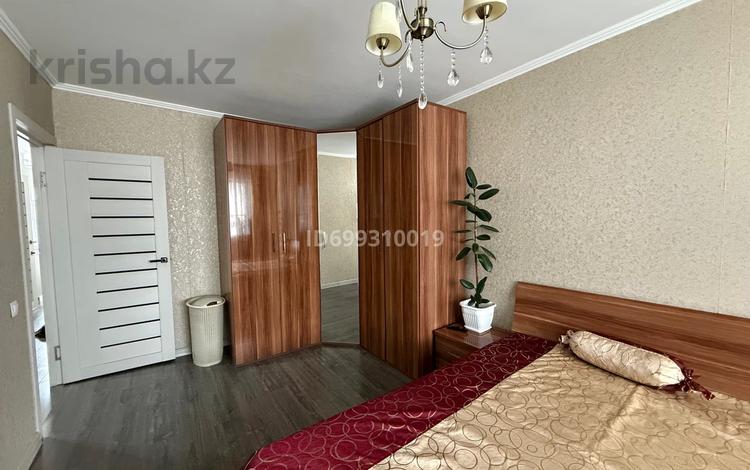3-бөлмелі пәтер · 63 м² · 3/5 қабат, Майкудук, 17й микрорайон 55, бағасы: 19 млн ₸ в Караганде, Алихана Бокейханова р-н — фото 2