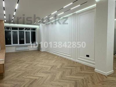 2-комнатная квартира · 100 м² · 4/10 этаж, Абая 26, 26/1, 26/2, 26/3 за 50 млн ₸ в Атырау