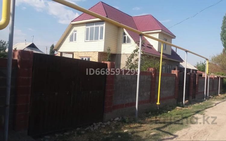 Отдельный дом • 6 комнат • 240 м² • 4 сот., ул. Аккаин 104 за 25 млн 〒 в Бишкеке — фото 2