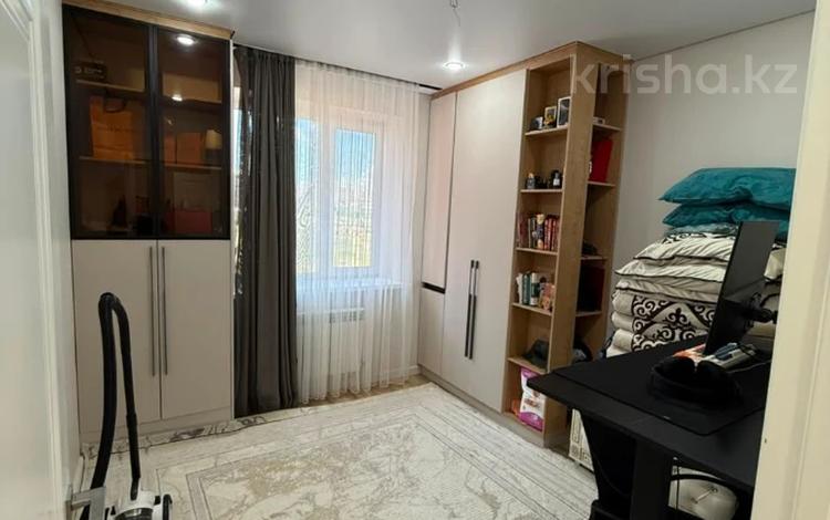 2-бөлмелі пәтер · 60 м² · 4/5 қабат, Алтын орда ш/а., бағасы: 25 млн ₸ в Актобе, мкр. Алтын орда — фото 2