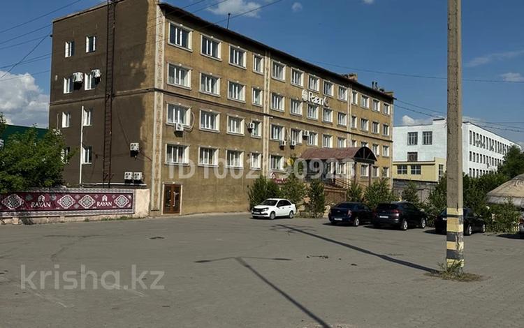 Свободное назначение, офисы, магазины и бутики, склады, общепит, салоны красоты, сельское хозяйство, бани, гостиницы и зоны отдыха, медцентры и аптеки, образование, развлечения · 1200 м² за 280 млн ₸ в Караганде, Казыбек би р-н — фото 2