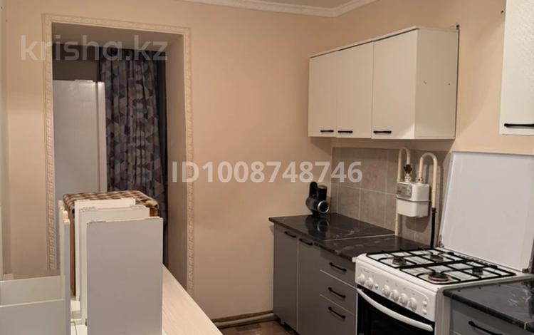 3-бөлмелі пәтер · 62 м² · 5/5 қабат, 3-й укрепленний 4 — Старый базар, бағасы: 15 млн ₸ в  — фото 2