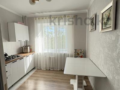 2-бөлмелі пәтер · 63 м² · 4/5 қабат, Қадыр Мырза-Әли ш/а. 4, бағасы: 25 млн ₸ в Уральске, мкр Кадыра Мырза-Али