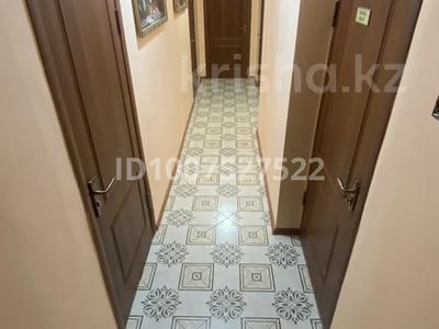 5-бөлмелі пәтер · 200 м² · 1/5 қабат, Центр 4мкр 2 — Городской Акимат, бағасы: 500 000 〒 в Жанатасе