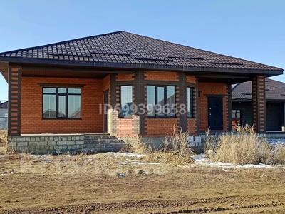 Жеке үй · 4 бөлме · 220 м² · 10 сот., жилой массив Жанаконыс-2, Участок 411, бағасы: 38 млн 〒 в Актобе