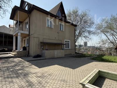 Отдельный дом · 3 комнаты · 220 м² · 10 сот., улица Домбыра 40 за 295 млн ₸ в Алматы, Медеуский р-н