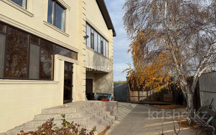 Отдельный дом · 6 комнат · 300 м² · 12 сот., Сартаева 24 — 10 школа за 55 млн 〒 в Актобе, жилой массив Юго-Запад-1 — фото 2