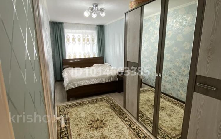 3-бөлмелі пәтер · 70 м² · 2/3 қабат, Б. Момышулы 42, бағасы: 15 млн ₸ в Зайсане — фото 2