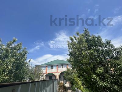 Отдельный дом · 4 комнаты · 198 м² · 5 сот., Старый город — 13 школа за 25 млн 〒 в Актобе