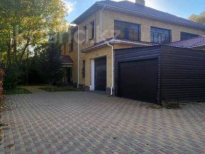 Отдельный дом · 12 комнат · 650 м², Акын сара 39 за 6 млн 〒 в Астане, Нура р-н