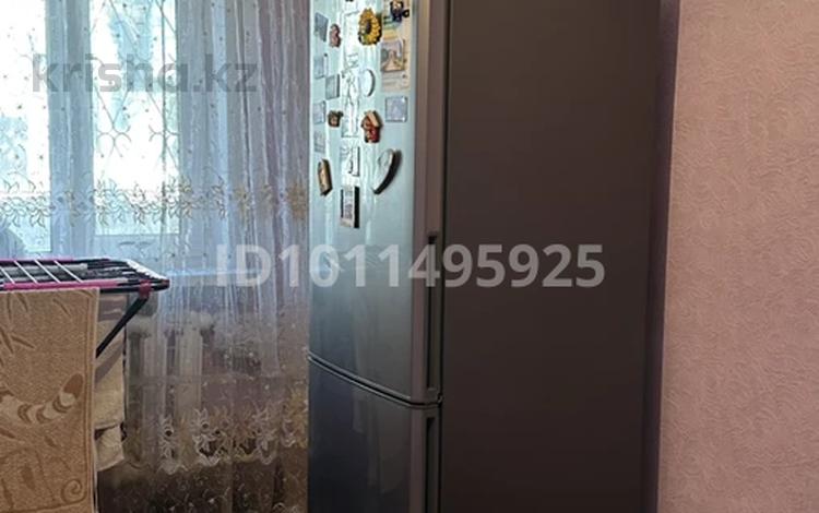 3-комнатная квартира · 57 м² · 1/5 этаж, Майкудук, 13й микрорайон 7 за 16 млн ₸ в Караганде, Алихана Бокейханова р-н — фото 2