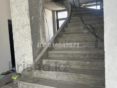8-комнатная квартира · 400 м² · 18/20 этаж, Ахмет Байтурсынулы 3 за 350 млн ₸ в Астане, Сарайшык р-н