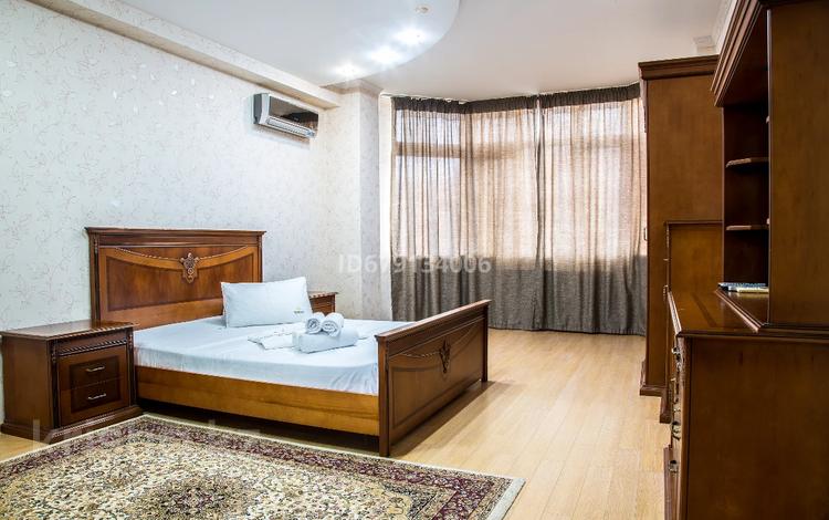 3-комнатная квартира, 85 м², 5/6 этаж посуточно, Сатпаева 2Г за 18 000 〒 в Атырау — фото 2
