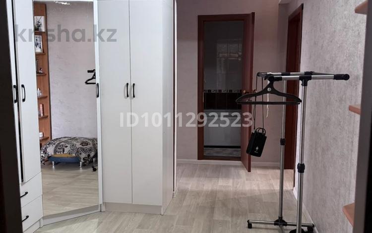 3-бөлмелі пәтер · 64 м² · 10/10 қабат, мкр Юго-Восток, мкр Гульдер 1 3, бағасы: 26 млн ₸ в Караганде, Казыбек би р-н — фото 2