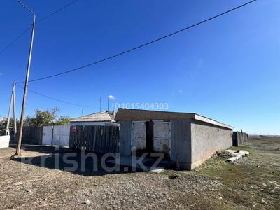 Жеке үй · 4 бөлме · 60 м² · 10 жүзд., Жаркын 10 — Поселк жаркын от города 5 км продается дом, бағасы: 17 млн ₸ в Семее