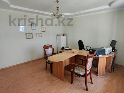 Свободное назначение, офисы, магазины и бутики, склады, общепит, салоны красоты, бани, гостиницы и зоны отдыха, медцентры и аптеки, образование, развлечения · 44 м² за 23.5 млн 〒 в Караганде, Казыбек би р-н