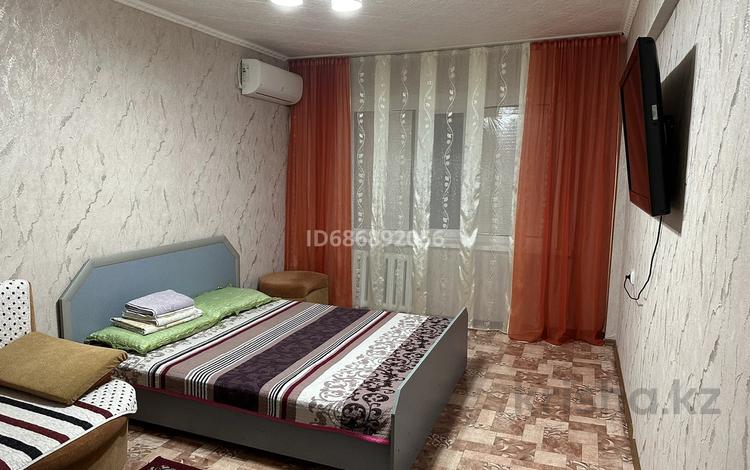 1-комнатная квартира, 30 м², 2/5 этаж посуточно, Сабитова 1-мкр 22 за 7 000 〒 в Балхаше — фото 2
