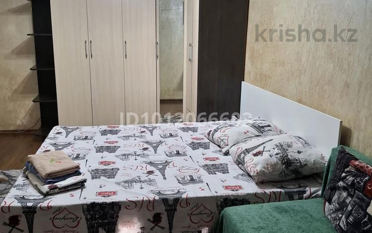1-бөлмелі пәтер · 30 м² · 3/3 қабат, Просп. Абылай хана 33, бағасы: 13 000 ₸ в Алматы, Алмалинский р-н — фото 2