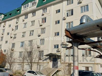 2-бөлмелі пәтер · 55 м² · 2/4 қабат, Ауэзова, бағасы: 250 000 ₸ в Атырау, мкр Жилгородок