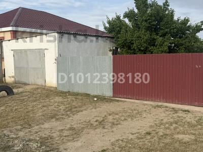 Отдельный дом · 3 комнаты · 130 м² · 10 сот., ул. Жанакурылыс 21 за 16.5 млн ₸ в Атырау, мкр Авангард-2