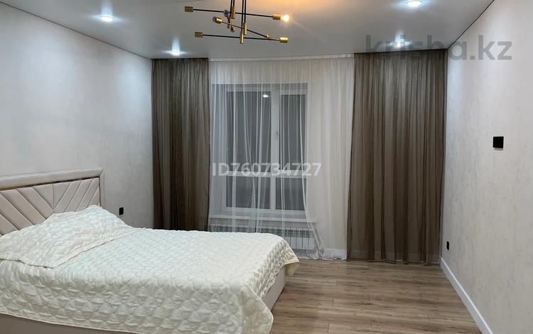1-комнатная квартира · 51 м² · 8/10 этаж, мкр Женис 40 за 25 млн 〒 в Уральске — фото 2