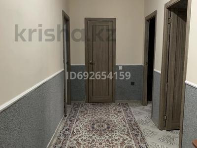 2-комнатная квартира, 59 м², 2/5 этаж помесячно, мкр Нурсая, Мкр.Нурсая 4 — Рядом с рестораном Самал за 150 000 〒 в Атырау, мкр Нурсая