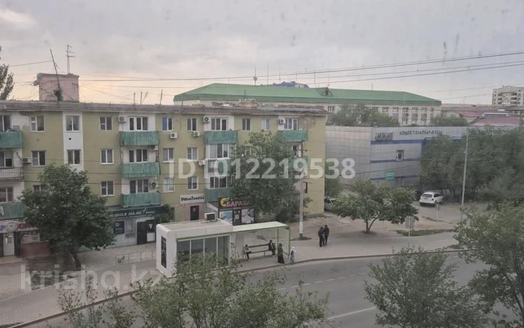 2-комнатная квартира · 72 м² · 2/8 этаж, ауезова 54а за 26.5 млн ₸ в Атырау, мкр Жилгородок — фото 2