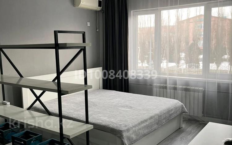 1-бөлмелі пәтер · 50 м² · 2/5 қабат, Каратал 45 Б, бағасы: 20 000 ₸ в Талдыкоргане — фото 2