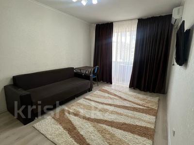 Аренда квартир в Шымкенте: 1-комнатная квартира · 45 м² · 7/9 этаж · помесячно, мкр Нурсат, Аргынбекова 19/1 за 160 000 〒 1-комнатная квартира · 45 м² · 7/9 этаж · помесячно, мкр Нурсат, Аргынбекова 19/1 за 160 000 〒 в Шымкенте, Каратауский р-н