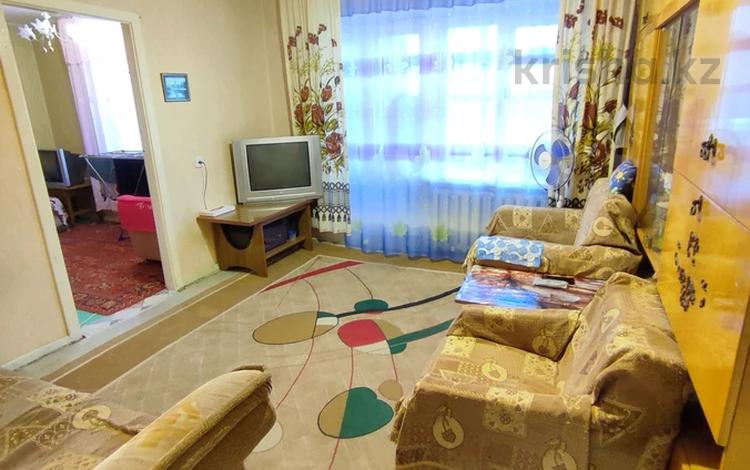 3-комнатная квартира, 53 м², 1/9 этаж, 4 мкр 19 за 8.5 млн 〒 в Степногорске — фото 2