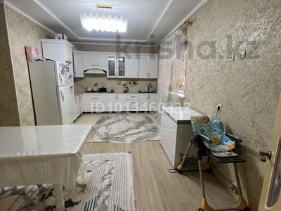 Отдельный дом · 4 комнаты · 220 м² · 1500 сот., Сайын Шапағатов 5 квартал 30 — Сайын Шапағатов 5 квартал 1 көшеде орналаскан уйдің дәл қасында аялдама бар,және магазин Уйдің аргы кошесинде бала бакша,Мектеп барлыгы тиіп тұр. Ауламызда жеміс жидек барлыгы бар Қора бар басы басталган монша,горож бар за 20 млн ₸ в Саина Шапагатовой