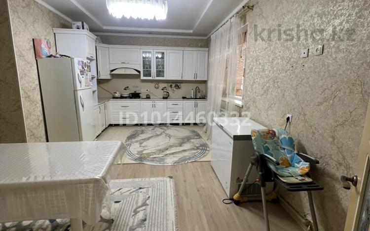 Отдельный дом · 4 комнаты · 220 м² · 1500 сот., Сайын Шапағатов 5 квартал 30 — Сайын Шапағатов 5 квартал 1 көшеде орналаскан уйдің дәл қасында аялдама бар,және магазин Уйдің аргы кошесинде бала бакша,Мектеп барлыгы тиіп тұр. Ауламызда жеміс жидек барлыгы бар Қора бар басы басталган монша,горож бар за 20 млн ₸ в Саина Шапагатовой — фото 2