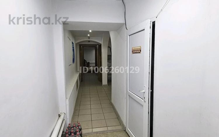 Офисы, салоны красоты, образование, кабинеты и рабочие места, студии · 80 м² за 150 000 〒 в Актобе, Старый город — фото 2
