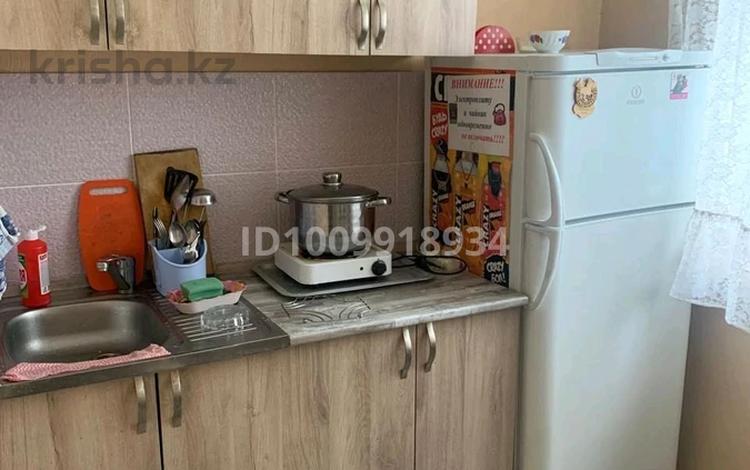 1-бөлмелі пәтер · 36 м² · 2/5 қабат, Айманова 17 — Остановка Берег, бағасы: 7 500 ₸ в Павлодаре — фото 2