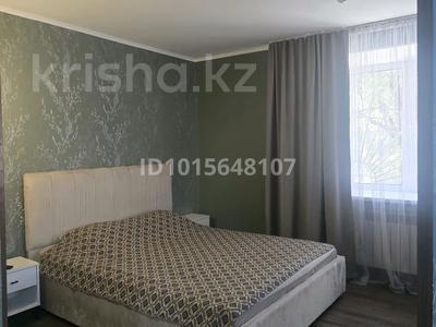 1-комнатная квартира · 31 м² · 1/5 этаж, Назарбаева 3/1 — Район Дворца спорта. Напротив "Даниэля". За магазином "Статус" за 15 000 ₸ в Усть-Каменогорске, Ульбинский