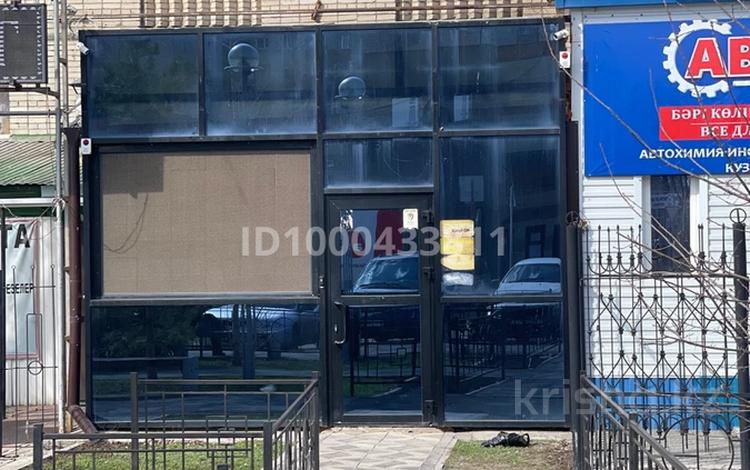 Офисы, магазины и бутики, общепит, салоны красоты, медцентры и аптеки, образование, кабинеты и рабочие места, студии · 44 м² за 264 000 〒 в Уральске — фото 2