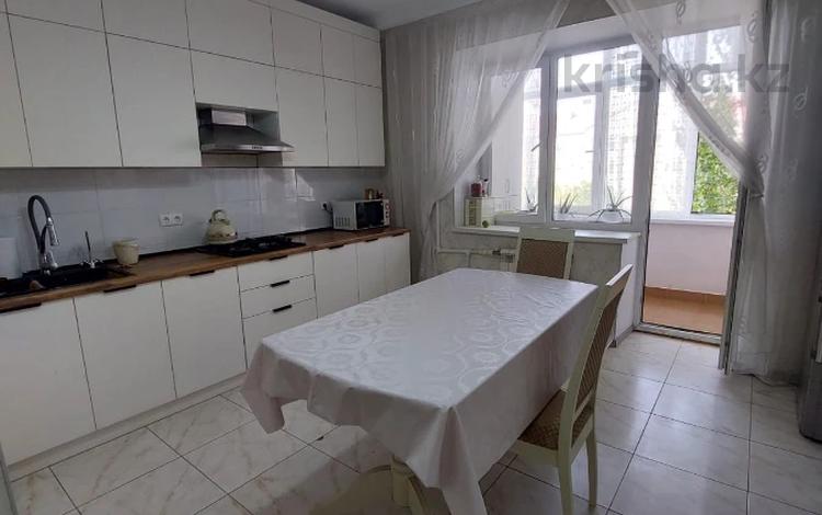 3-комнатная квартира · 106.4 м² · 4/5 этаж, мкр. Алтын орда, Молдагуловой 57д за 47 млн ₸ в Актобе — фото 2